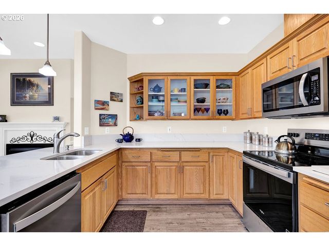 5930 ST HELENA St, Eugene, OR 97402