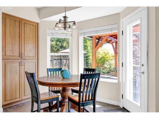5930 ST HELENA St, Eugene, OR 97402