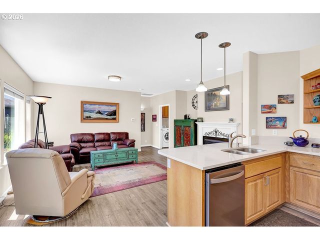 5930 ST HELENA St, Eugene, OR 97402