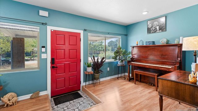 135 Irvington, San Antonio, TX 78209