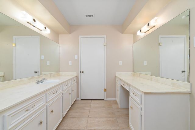 5930 Old Lodge Drive, Houston, TX 77066