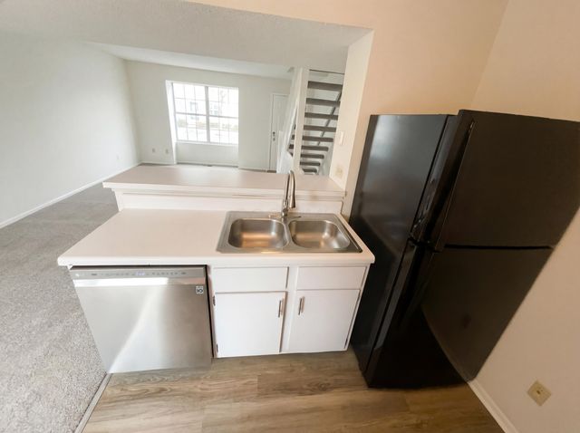 5083 Singleton Drive, 33B, Hilliard, OH 43026