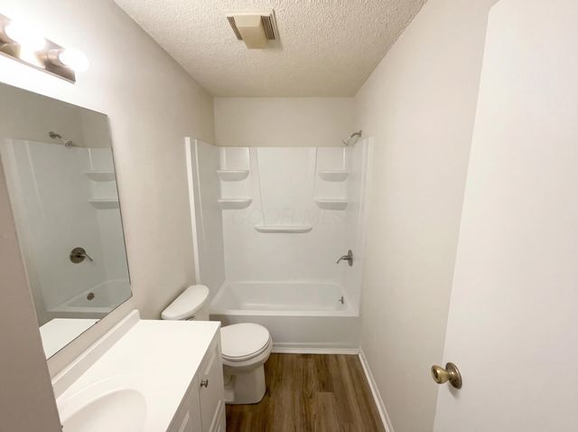 5083 Singleton Drive, 33B, Hilliard, OH 43026