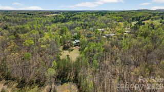 405 Loop Road, Campobello, SC 29322