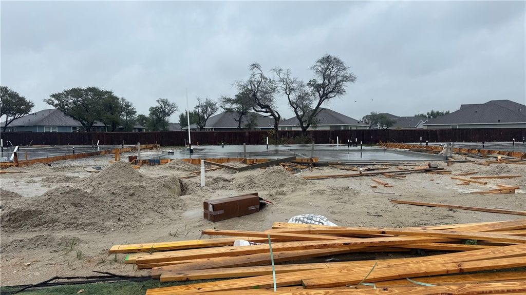149 Grenada Dr, Rockport, TX 78382