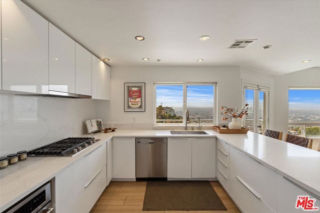1745 Viewmont Drive, West Hollywood, CA 90069