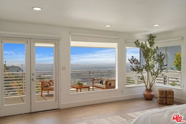 1745 Viewmont Drive, West Hollywood, CA 90069