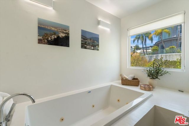 1745 Viewmont Drive, West Hollywood, CA 90069