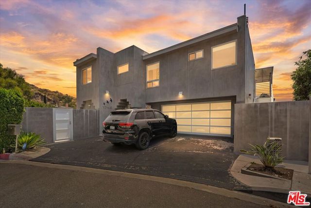 1745 Viewmont Drive, West Hollywood, CA 90069