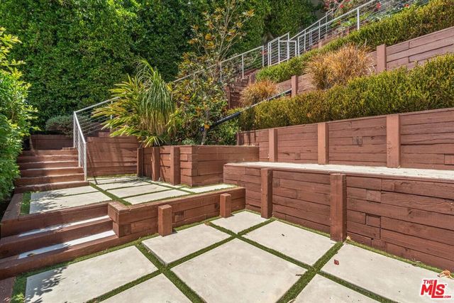 1745 Viewmont Drive, West Hollywood, CA 90069