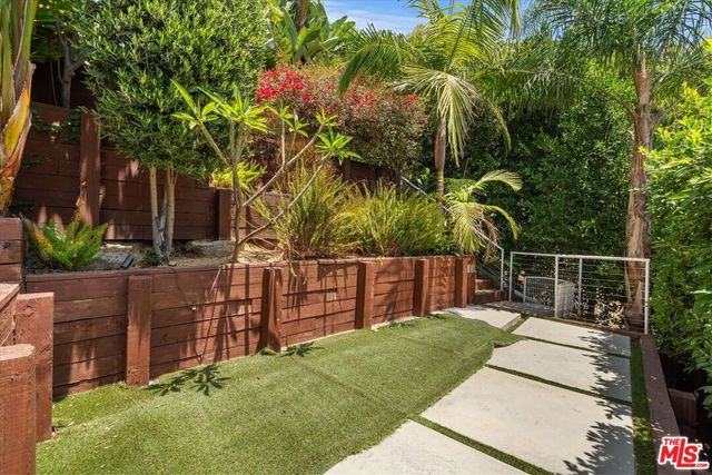 1745 Viewmont Drive, West Hollywood, CA 90069