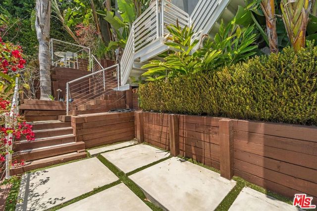 1745 Viewmont Drive, West Hollywood, CA 90069