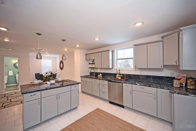 3370 Woodford Road, Cincinnati, OH 45213