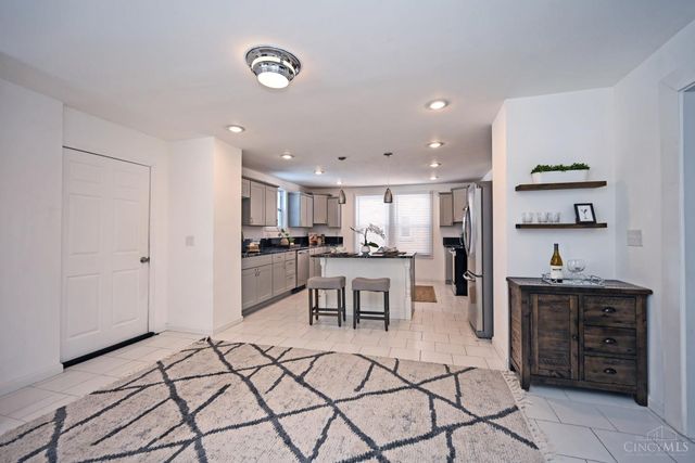 3370 Woodford Road, Cincinnati, OH 45213