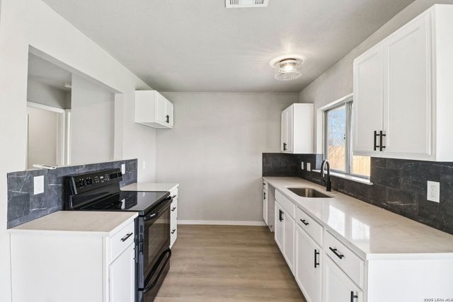 9006 Bowline, San Antonio, TX 78242