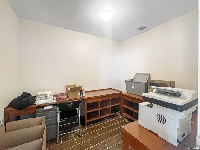 233 ESMERALDA DR, San Antonio, TX 78228