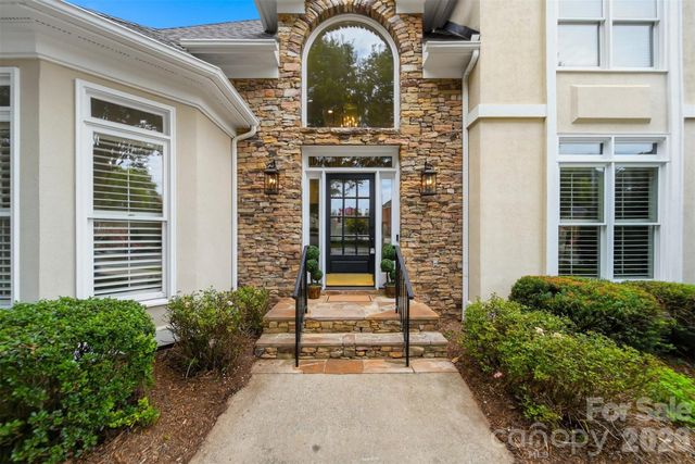 308 41st Avenue Place NW, Hickory, NC 28601