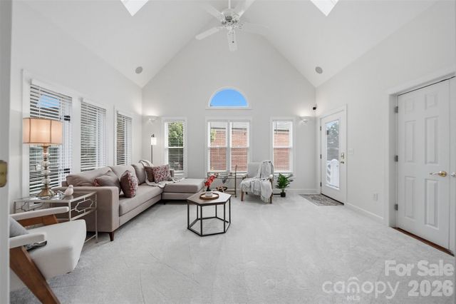 308 41st Avenue Place NW, Hickory, NC 28601