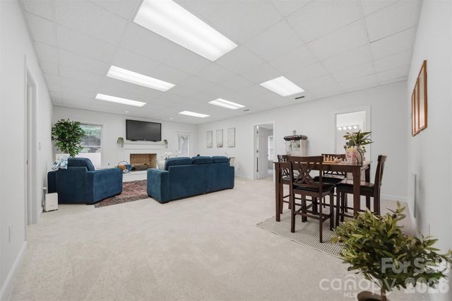 308 41st Avenue Place NW, Hickory, NC 28601