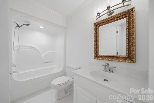 308 41st Avenue Place NW, Hickory, NC 28601