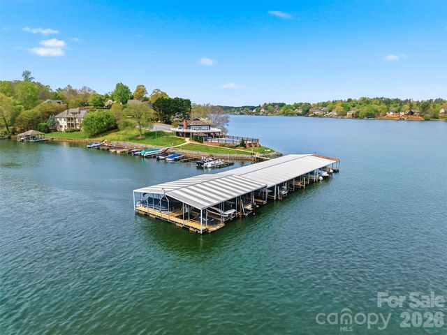 308 41st Avenue Place NW, Hickory, NC 28601