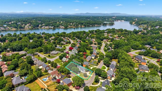 308 41st Avenue Place NW, Hickory, NC 28601