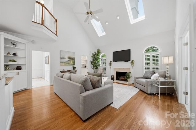 308 41st Avenue Place NW, Hickory, NC 28601