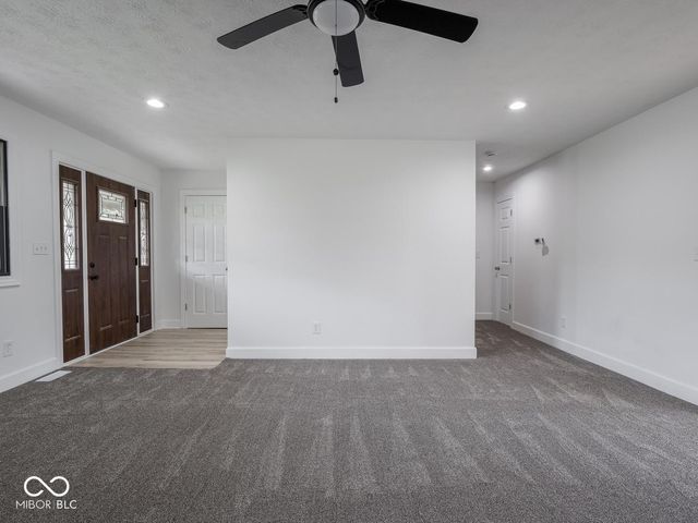 62 Eastview Drive, Bargersville, IN 46106