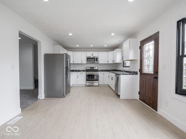 62 Eastview Drive, Bargersville, IN 46106
