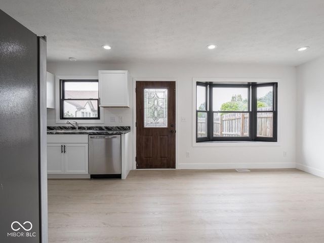 62 Eastview Drive, Bargersville, IN 46106
