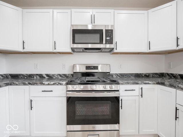 62 Eastview Drive, Bargersville, IN 46106
