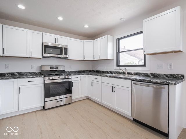 62 Eastview Drive, Bargersville, IN 46106
