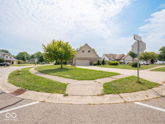 62 Eastview Drive, Bargersville, IN 46106
