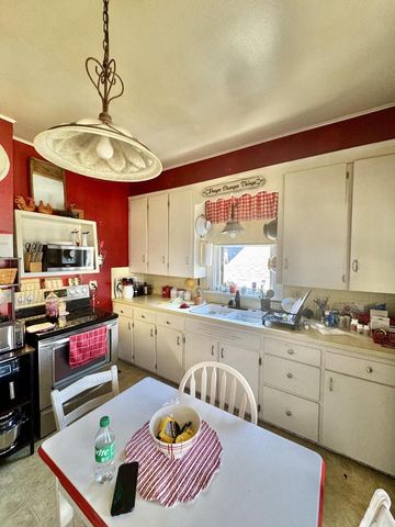 327 W Florence STREET, Cambria, WI 53923