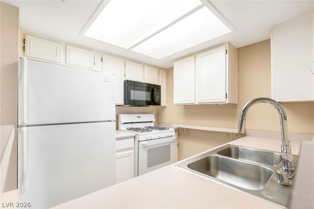 8070 RUSSEL Road 1054, Las Vegas, NV 89113