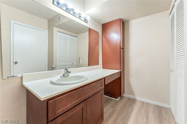 8070 RUSSEL Road 1054, Las Vegas, NV 89113