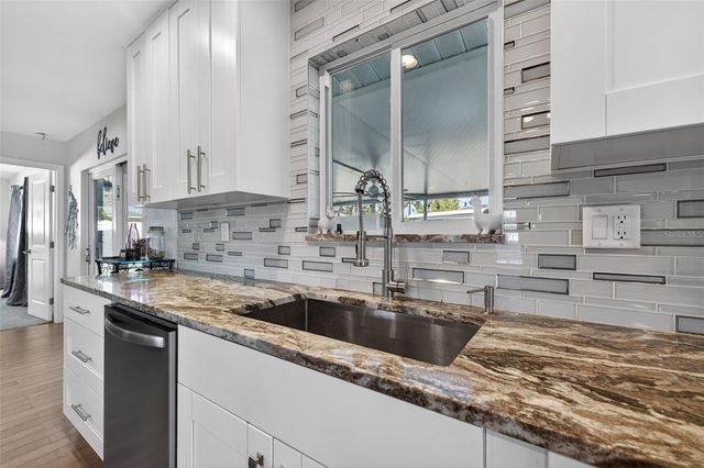 6548 19TH STREET N, St Petersburg, FL 33702