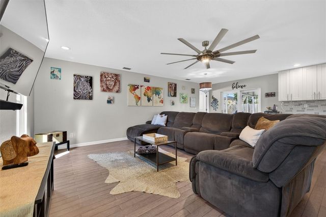 6548 19TH STREET N, St Petersburg, FL 33702