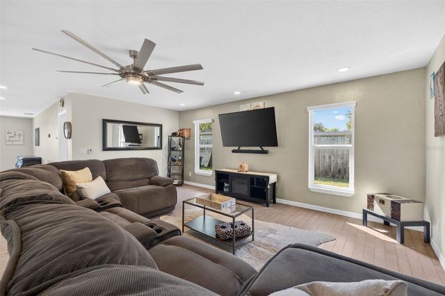 6548 19TH STREET N, St Petersburg, FL 33702