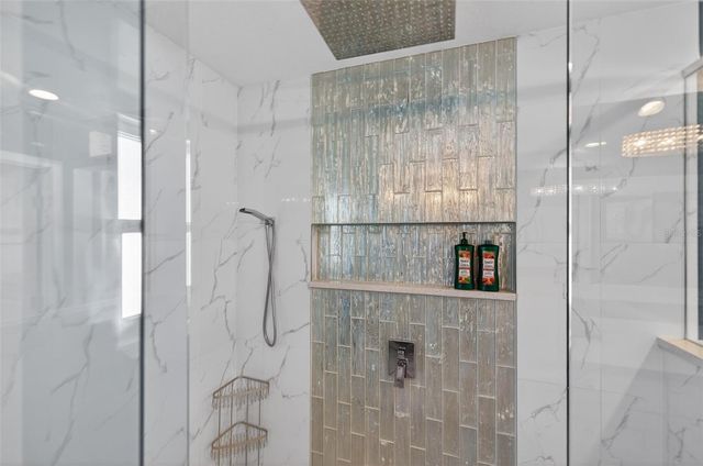 6548 19TH STREET N, St Petersburg, FL 33702