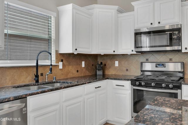 11512 ROBERT LENNOX Drive, El Paso, TX 79934