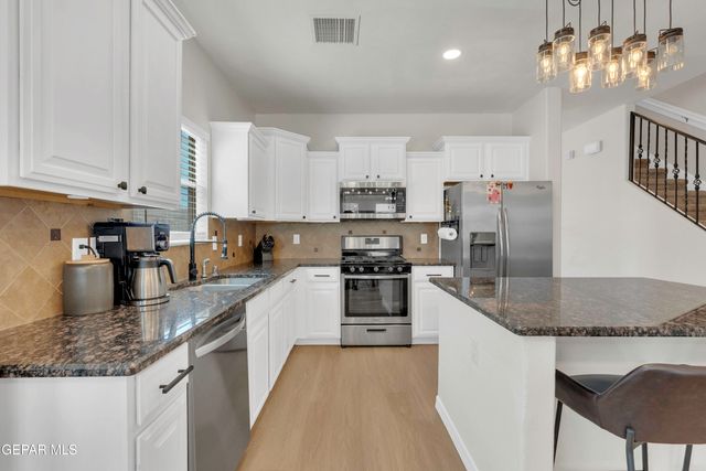 11512 ROBERT LENNOX Drive, El Paso, TX 79934