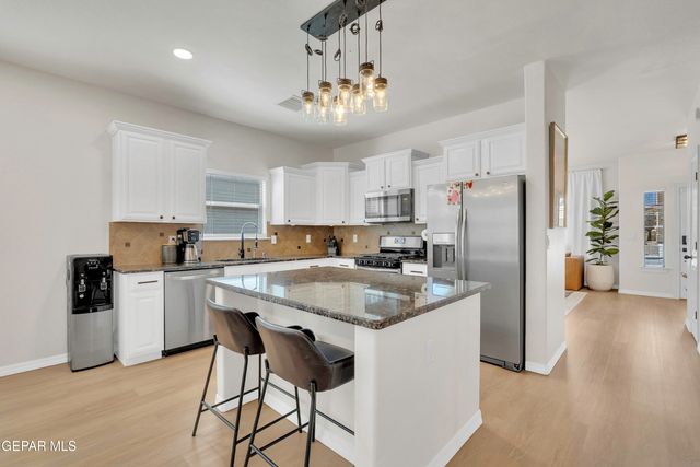 11512 ROBERT LENNOX Drive, El Paso, TX 79934