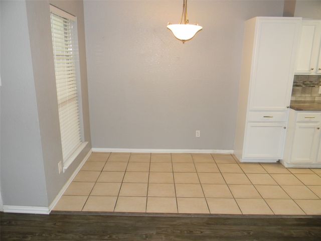 7024 Crosstimbers Lane, North Richland Hills, TX 76182