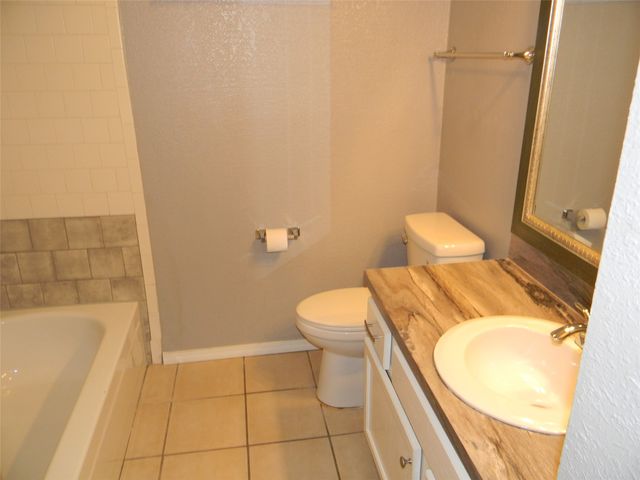 7024 Crosstimbers Lane, North Richland Hills, TX 76182