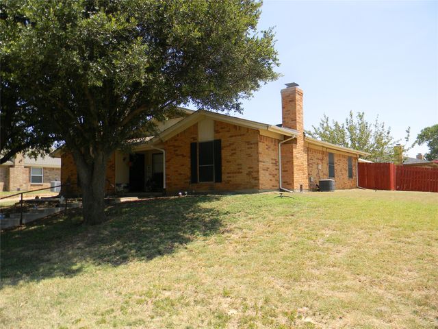 7024 Crosstimbers Lane, North Richland Hills, TX 76182