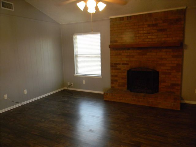 7024 Crosstimbers Lane, North Richland Hills, TX 76182