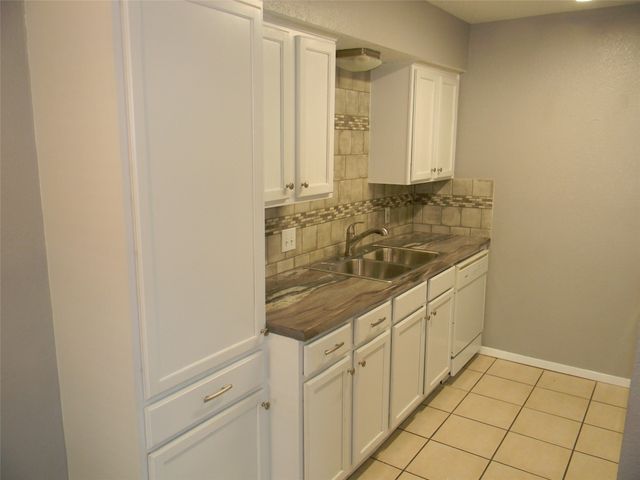 7024 Crosstimbers Lane, North Richland Hills, TX 76182