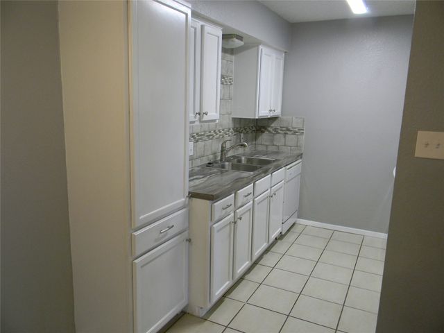 7024 Crosstimbers Lane, North Richland Hills, TX 76182