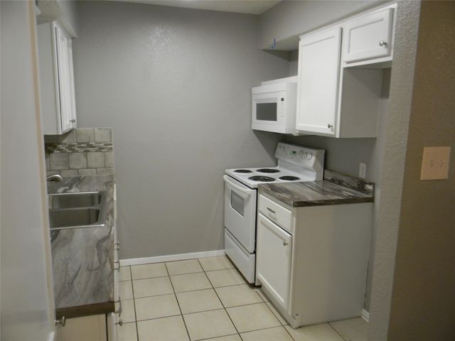7024 Crosstimbers Lane, North Richland Hills, TX 76182
